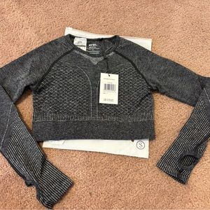 (NWT) AYBL - Impact Long Sleeve Crop Top - Black SIZE SMALL